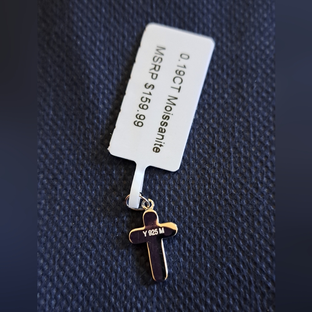 MOISSANITE CROSS - Picture 2 of 2